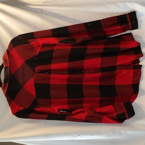 Red/black buffalo plaid button up tunic with cute back button up detail, L - Picture 2 of 4